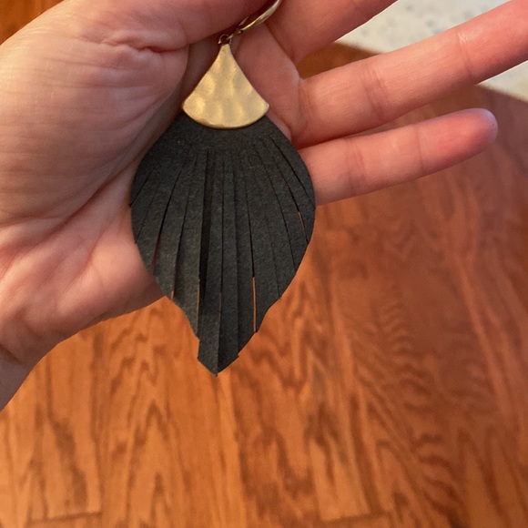 Susan Graver Bold Earrings NWT - Picture 3 of 3